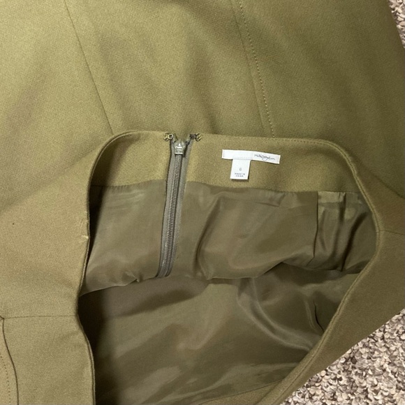 NWOT Halogen pencil skirt fully lined size 6. Back zip. Back vent slit - Picture 3 of 11